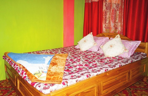 Ghoom Bed & Breakfast | Darjeeling Peaceful Home in Ghoom Pine Forest with Wine & Dine