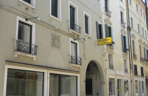 Treviso Apartment | DARK PORCH DELUXE APARTMENT - HISTORIC CENTER