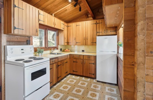 Minett Cottage | Darling 3 bed 1 bath cottage on Lake Rosseau