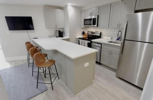Hill East Apartment | Darling Apartment in Capitol Hill - TWO min to Metro