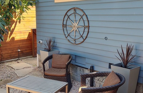Santa Barbara Cottage | Darling Tiny House - 2 Blocks from State St.