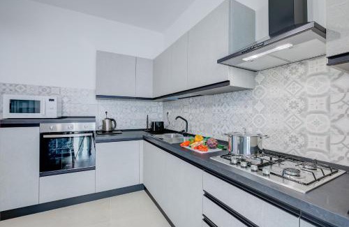 Cadrezzate Apartment | Darma's House 3 minutes from Monate lake - Happy Rentals