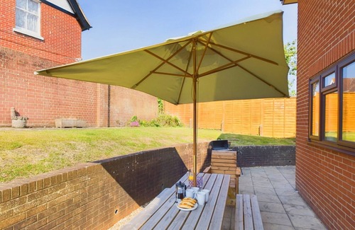 Totland Bay Ski Chalet | Dartmouth House - Bayside