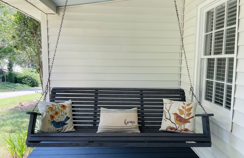 Helen Cottage | {Das Vogel Haus}nCheerful cottage getaway in Helen