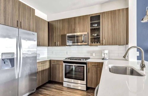 Richardson Apartment | Dashing 1BR Suite | Pool, Parking + Gym E