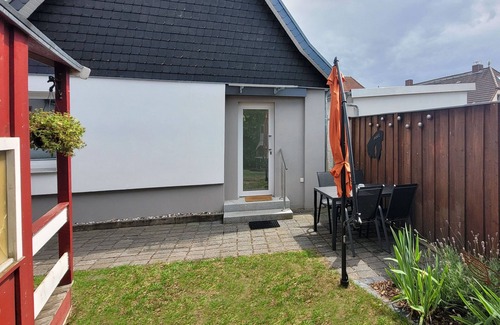 Kirchdorf Apartment | Dat Köhnsche Hus - Small bungalow on the owner's property in Kirchdorf on the is