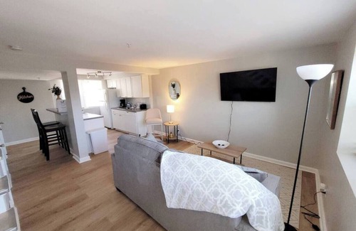 Joslyn Castle Apartment | Davenport Dwellings 4-Walk to UNMC!
