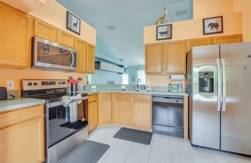 Thousand Oaks House | Davenport Home w/Pool & Hot Tub ~ 9 Mi to Disney!