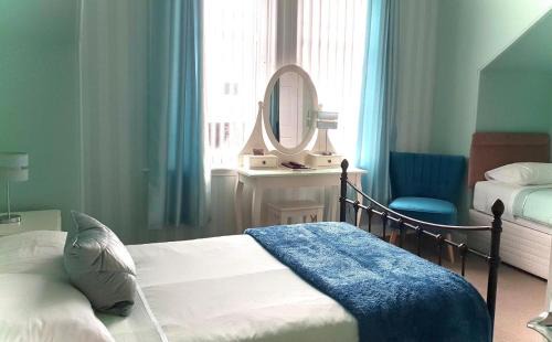 Largs House | Dawn Break Guest House