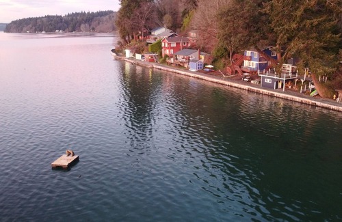 Burley Cabin | Dawn of the Day Beach Cabin with Kayaks