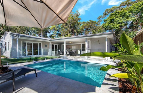 Pearl Beach House | Daybreak Cottage by HolidayCo.