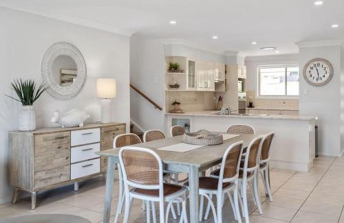Hyams Beach House | Days By The Bay - 3BR house with ocean views