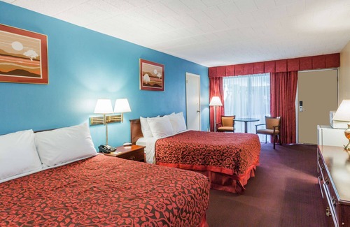 Minisink Hills Hotel | Days Inn by Wyndham East Stroudsburg