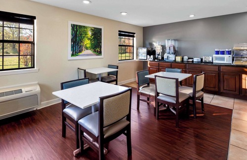 Brownsville Hotel | Days Inn by Wyndham Brownsville