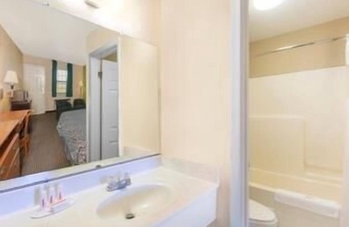 Brownsville Hotel | Days Inn by Wyndham Brownsville