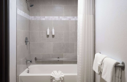 Crosswoods Hotel | Days Inn by Wyndham Columbus/Worthington