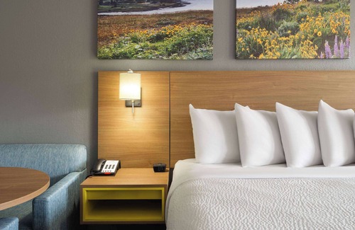 Crosswoods Hotel | Days Inn by Wyndham Columbus/Worthington