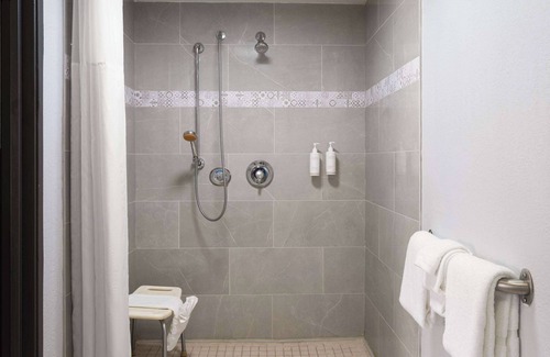 Crosswoods Hotel | Days Inn by Wyndham Columbus/Worthington