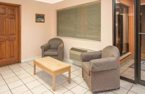 Kingdom City Hotel | Days Inn by Wyndham Kingdom City