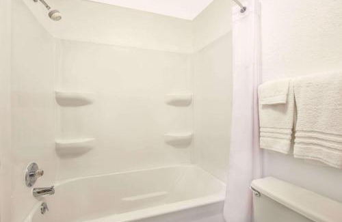 Kingdom City Hotel | Days Inn by Wyndham Kingdom City