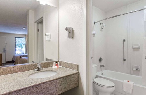 Norfolk - Virginia Beach Hotel | Days Inn by Wyndham Norfolk Airport