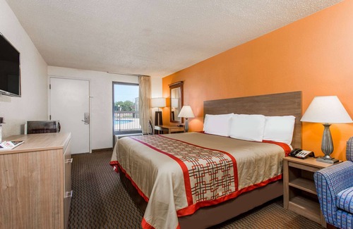 Norfolk - Virginia Beach Hotel | Days Inn by Wyndham Norfolk Airport