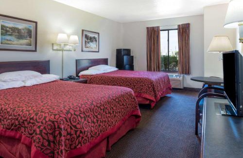 Mitchell Hotel | Days Inn by Wyndham Pontoon Beach