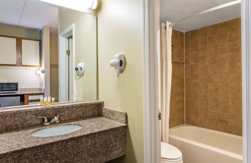 Northeast Virginia Beach Hotel | Days Inn by Wyndham Virginia Beach At The Beach