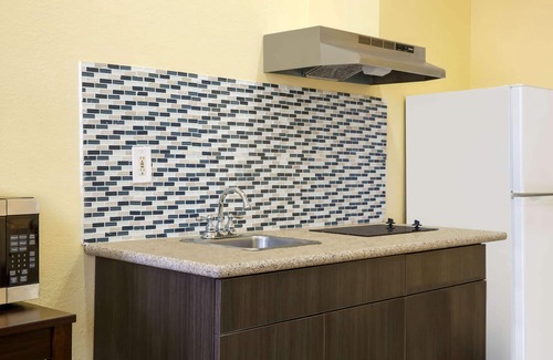 Fort Worth Hotel | Days Inn & Suites by Wyndham Euless DFW Airport South