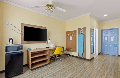 Fort Worth Hotel | Days Inn & Suites by Wyndham Euless DFW Airport South