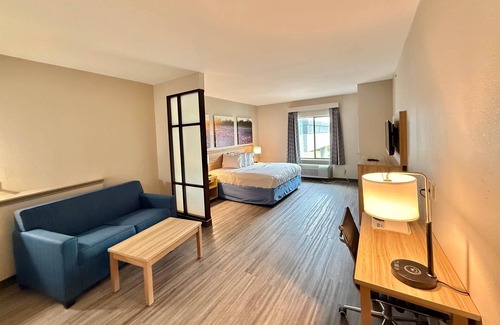 Clodine Hotel | Days Inn & Suites by Wyndham Houston/West Energy Corridor