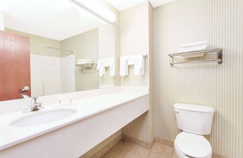 Seaford Hotel | Days Inn & Suites by Wyndham Seaford