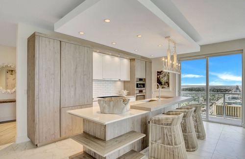 Brush - Stewarts Hotel | Daytona Grande Oceanfront Resort