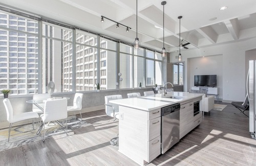SoNo Condo | Dazzling Downtown City View Condo