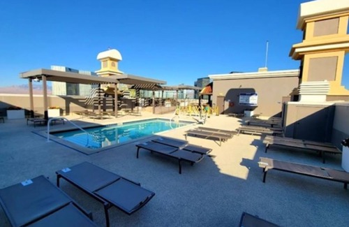Las Vegas Strip Villa | Dazzling Marriott Chateau Villa near Vegas Strip!