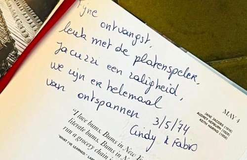 Turnhout House | De Buitenmuur - Vintage Suite & Bohemian Loft, elk met Privé-ingang en Jacuzzi
