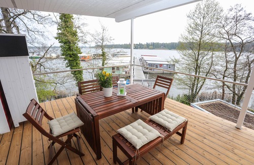 Koenigs Wusterhausen Apartment | Apartment 'Groß 55qm' with Lake View, Private Terrace and Wi-Fi