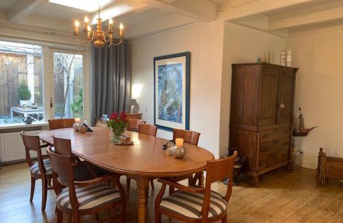 Grou Bed & Breakfast | De Thuiskamer in Grou als B&B of Vakantiehuis