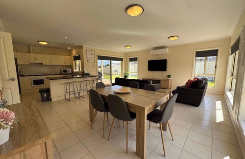 Waterhouse House | Dean's on McQueen - WiFi, Pet Friendly Outside