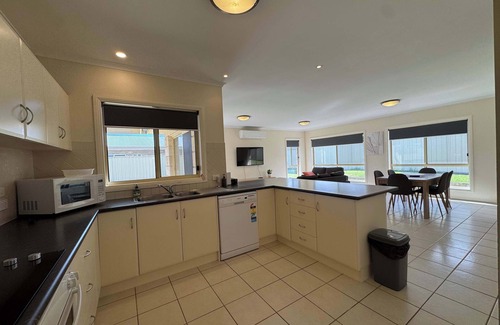 Waterhouse House | Dean's on McQueen - WiFi, Pet Friendly Outside