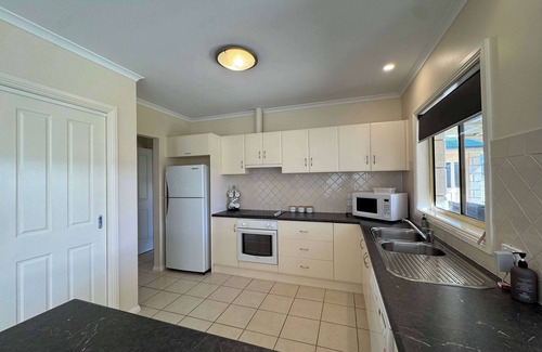 Waterhouse House | Dean's on McQueen - WiFi, Pet Friendly Outside