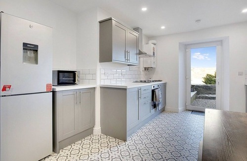 Hexham House | Dean St Retreat: Cosy Urban Escape, Sleeps 5!