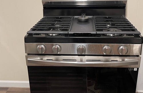 Algonquin House | Deborah’s Inn, A charming and spacious 3-Bedroom Home in a quiet neighborhood.