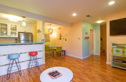 Hermosa Village House | Dec 5-8/GVH3/Closest Walk2Disney+CUTE+Wifi+Netflix+Parking+