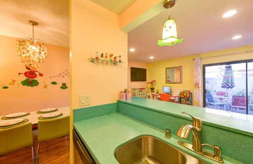 Hermosa Village House | Dec 5-8/GVH3/Closest Walk2Disney+CUTE+Wifi+Netflix+Parking+