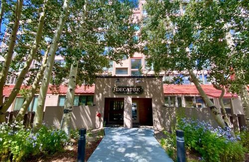 Lakeside Village House | Decatur 1804 by SummitCove Lodging
