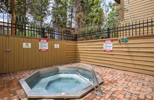 Four O'Clock Apartment | Deck and Spa Access Modern Breckenridge Condo!
