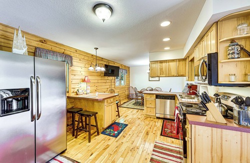 Mace Cabin | Deck & Mtn Views: Log Cabin By Snowshoe Mountain!