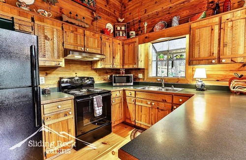 Ellijay Cabin | Deck over Ellijay River, hot tub, fenced yard-pet friendly ADULT ONLY