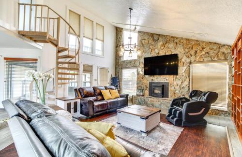 Paradise Hills Civic House | Deck, Putting Green and Views Albuquerque Oasis